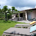 Marina Di Santa Giulia * بورتو فيكشْيو