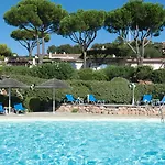 Marina Di Santa Giulia بورتو فيكشْيو