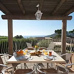 Marina Di Santa Giulia بورتو فيكشْيو