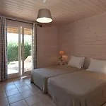 Marina Di Santa Giulia بورتو فيكشْيو