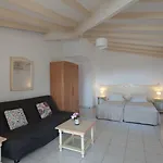 Marina Di Santa Giulia Daire *