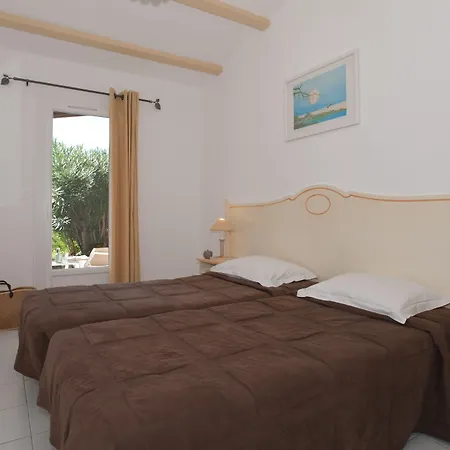 Marina Di Santa Giulia * פורטו-וישיו